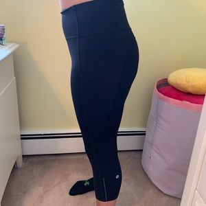 black lululemon capris